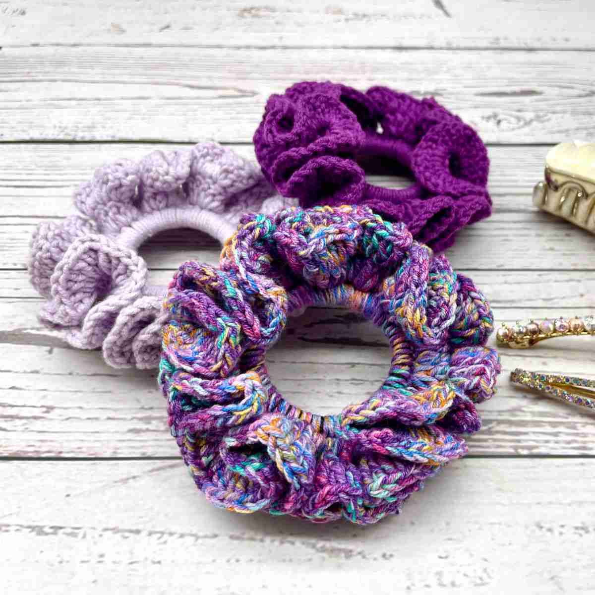 Quick and Easy Crochet Scrunchie Free Pattern and Video Tutorial