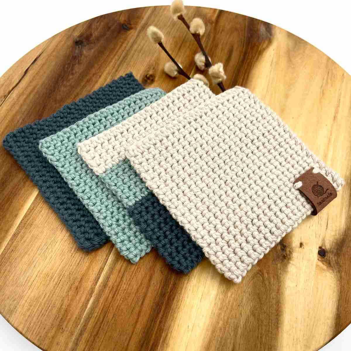 Free and easy square crochet coaster pattern