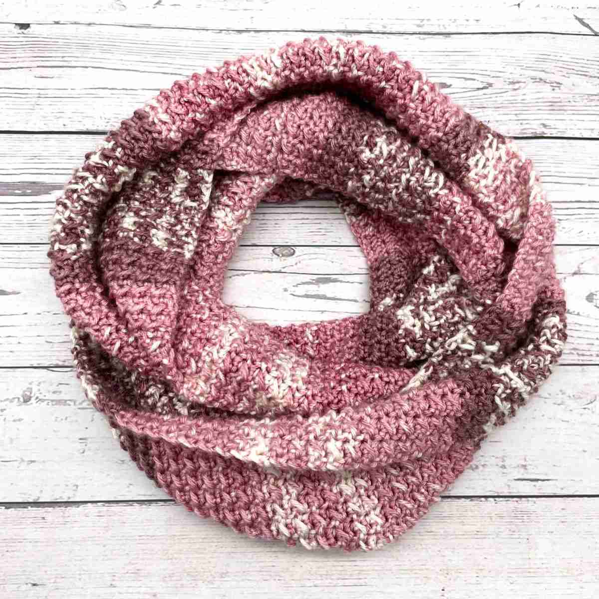 Free and Easy infinity scarf crochet pattern for beginners